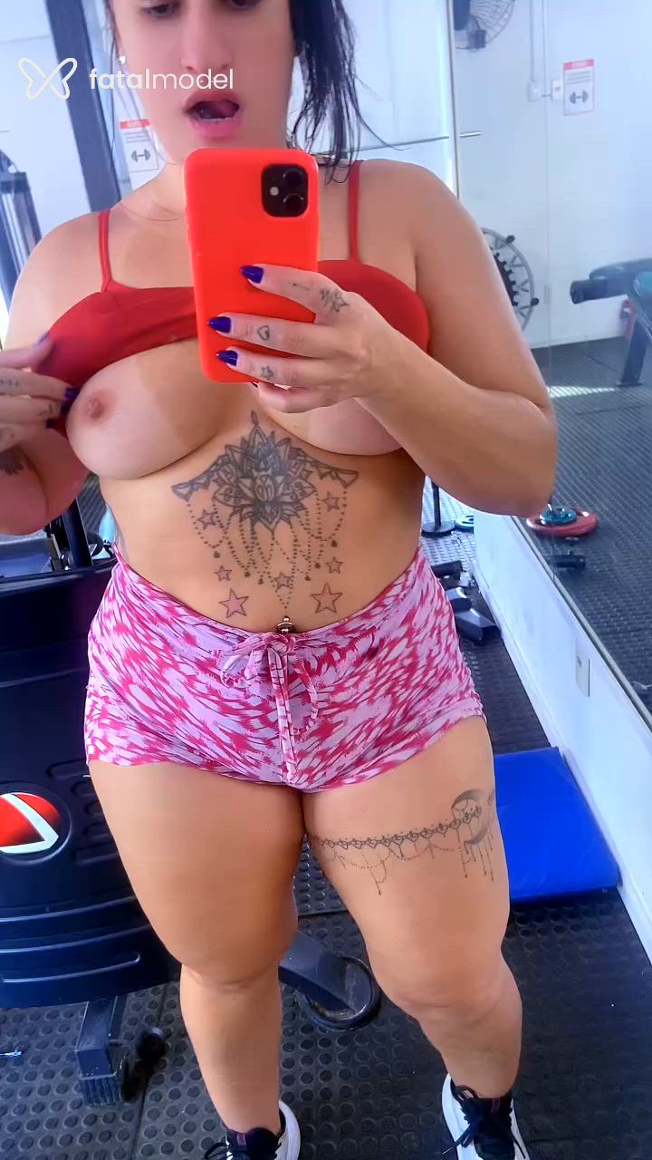 Acompanhante mulher com cabelo castanho de olhos castanhos - Alice Arcanjo