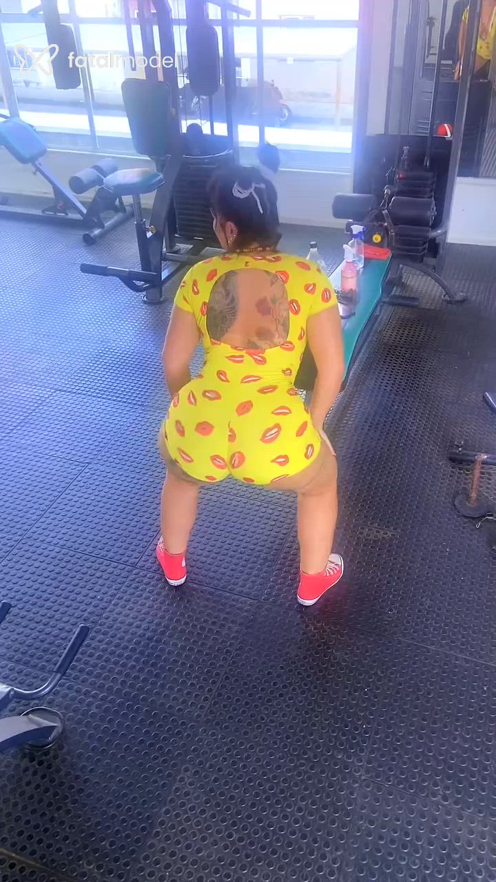Acompanhante mulher com cabelo castanho de olhos castanhos - Alice Arcanjo