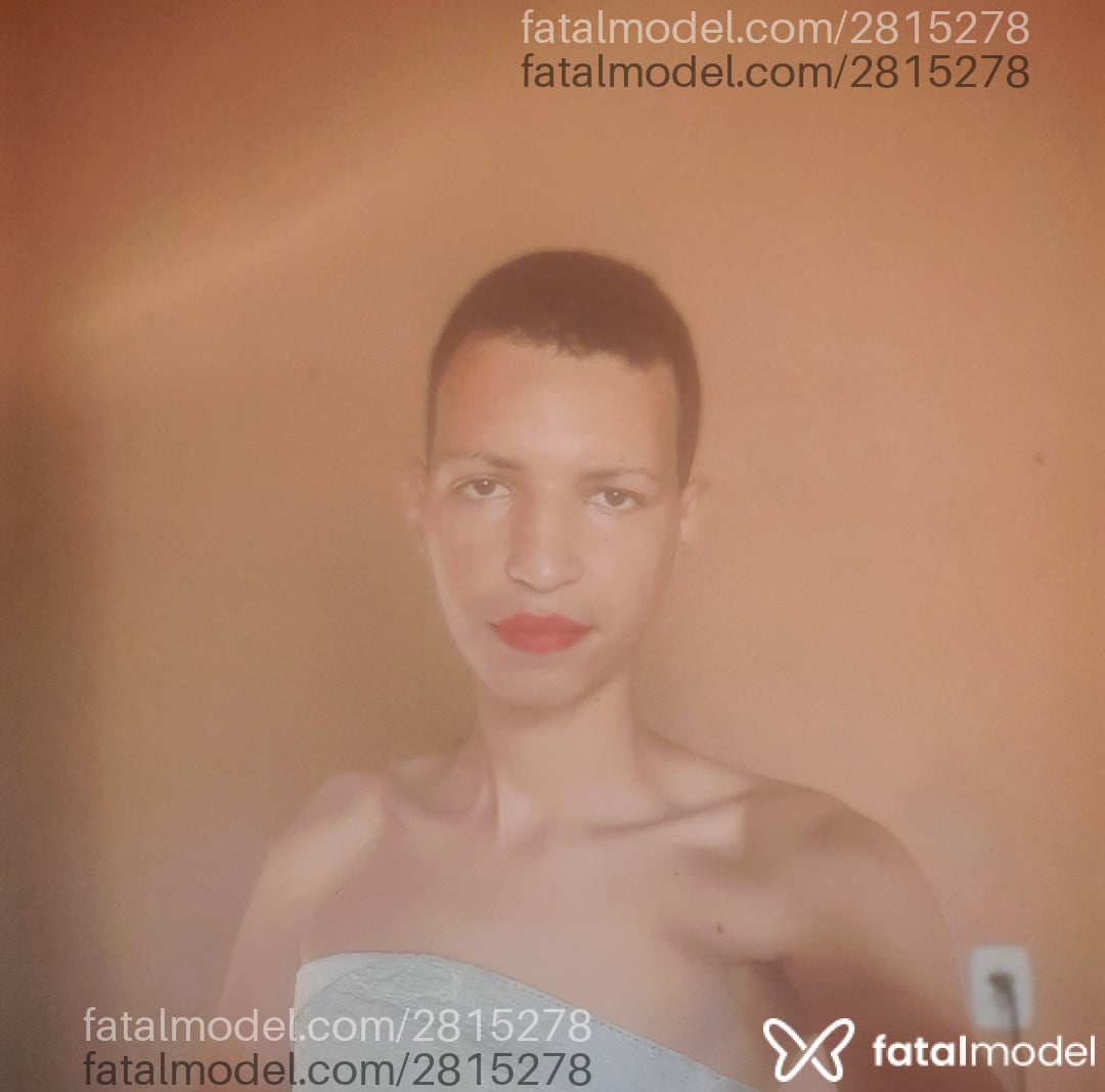 Acompanhante mulher trans morena (o) de olhos castanhos - Jenni