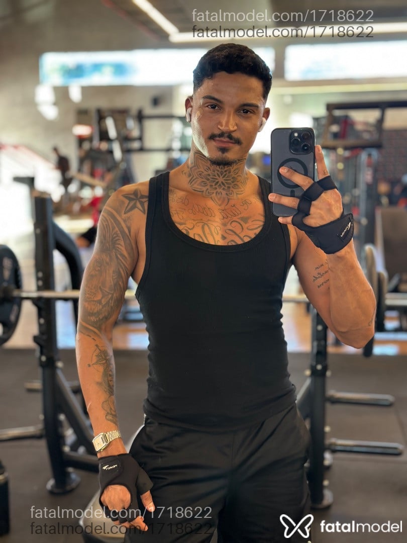 Acompanhante homem morena (o) de olhos castanhos - Ruanezz