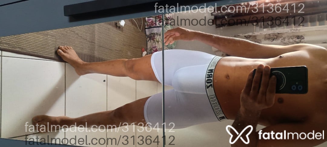 Acompanhante homem com cabelo castanho de olhos castanhos - Baiano