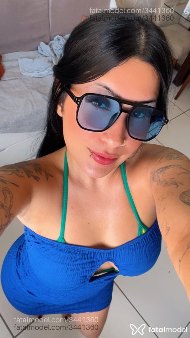 Acompanhante mulher morena (o) de olhos pretos - Jade Viana