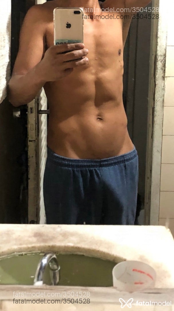 Acompanhante homem morena (o) de olhos pretos - Tadafilado