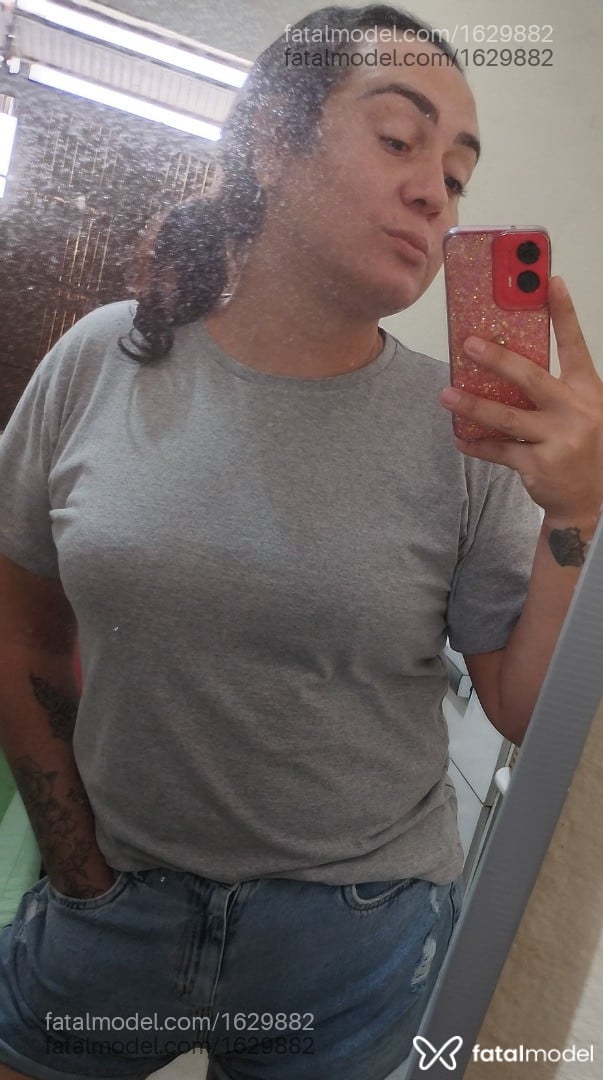 Acompanhante mulher trans morena (o) de olhos castanhos - Larissa Alves