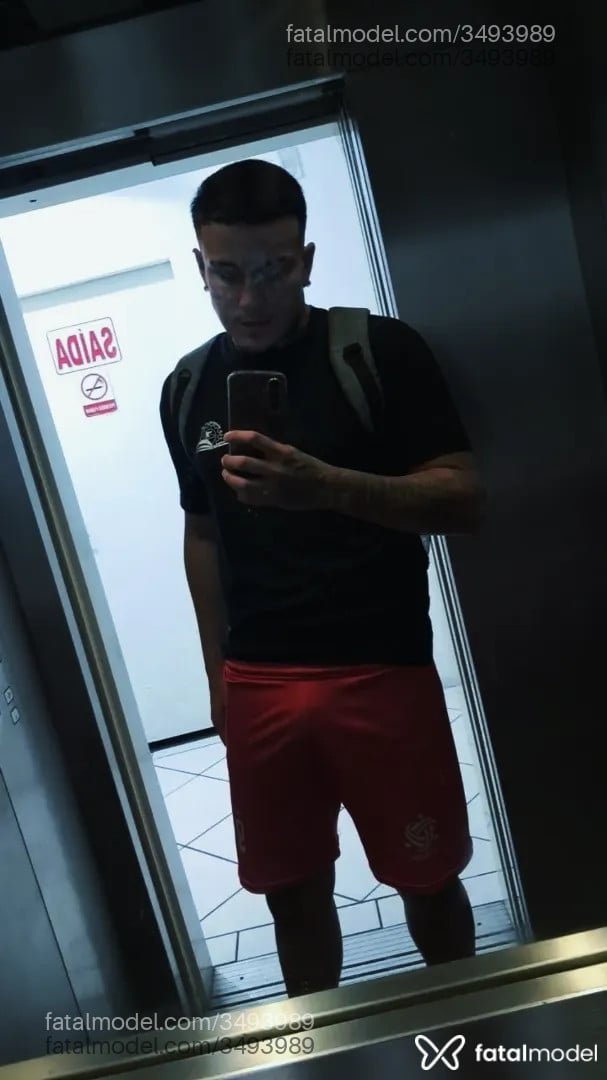 Acompanhante homem com cabelo castanho de olhos castanhos - Lucas