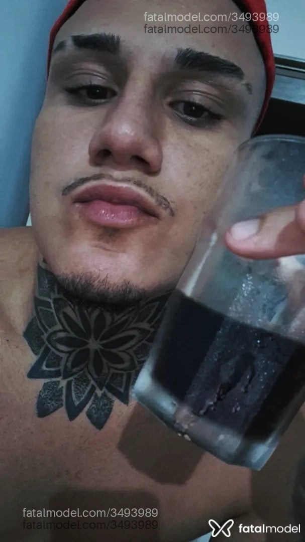 Acompanhante homem com cabelo castanho de olhos castanhos - Lucas