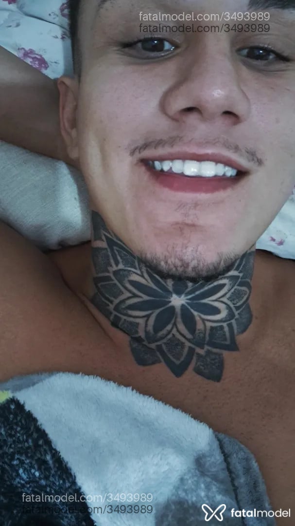 Acompanhante homem com cabelo castanho de olhos castanhos - Lucas