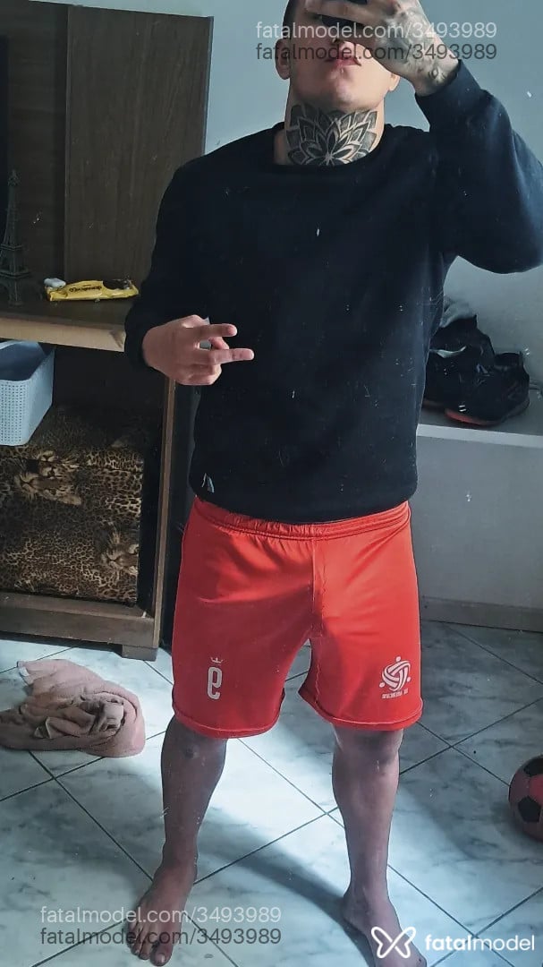 Acompanhante homem com cabelo castanho de olhos castanhos - Lucas