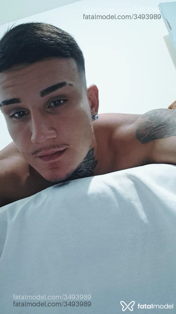 Acompanhante homem com cabelo castanho de olhos castanhos - Lucas