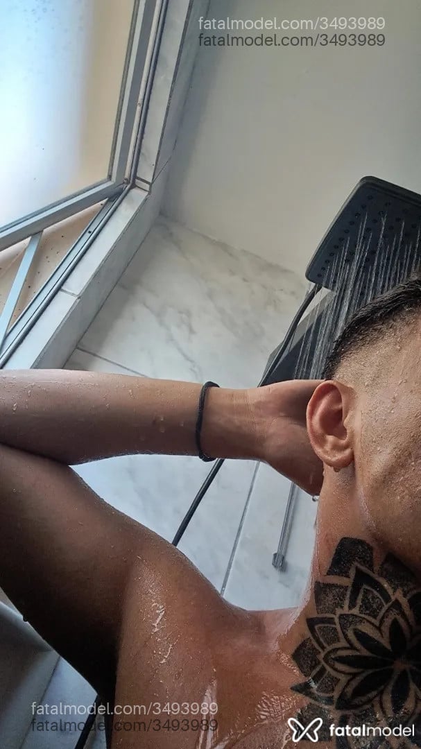 Acompanhante homem com cabelo castanho de olhos castanhos - Lucas