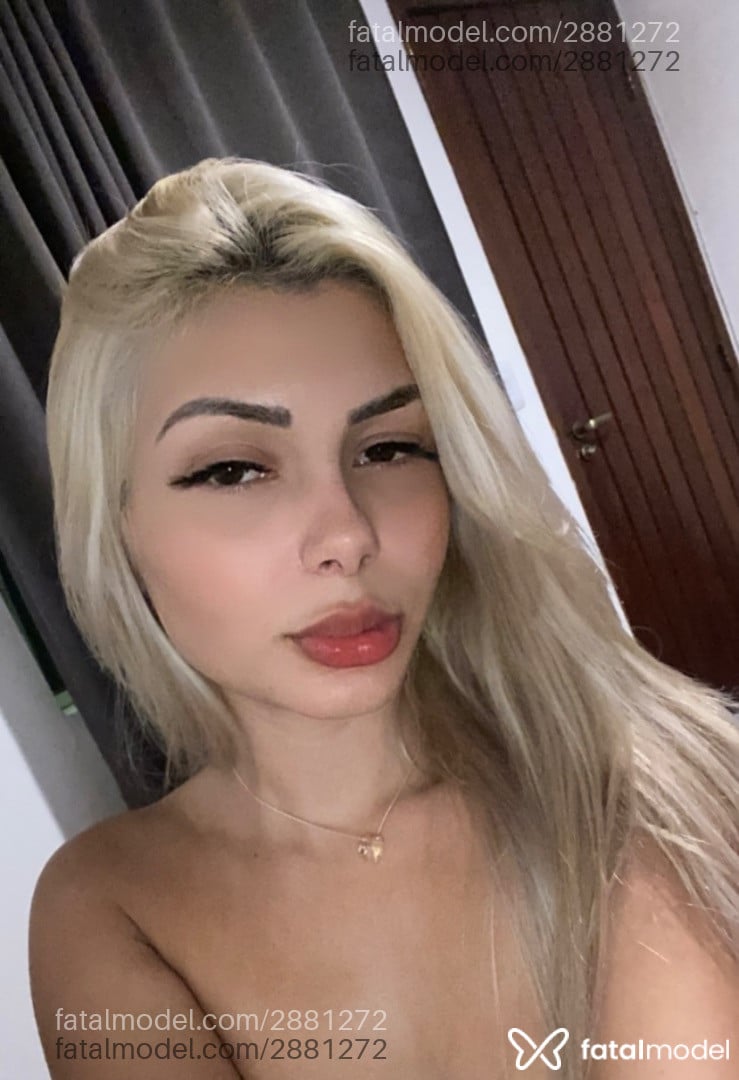 Acompanhante mulher loira (o) de olhos castanhos - Leticia