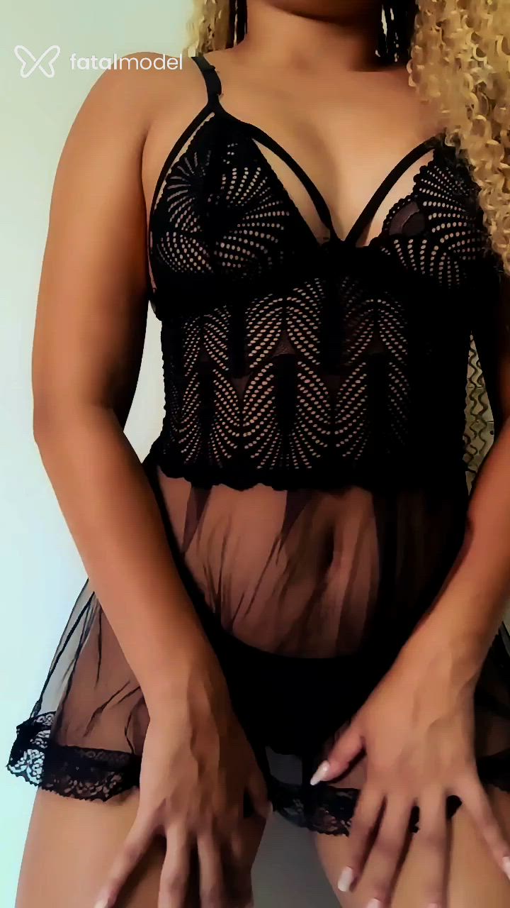 Acompanhante mulher loira (o) de olhos pretos - Luana