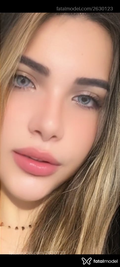Acompanhante mulher loira (o) de olhos azuis - Scarlett Johansson