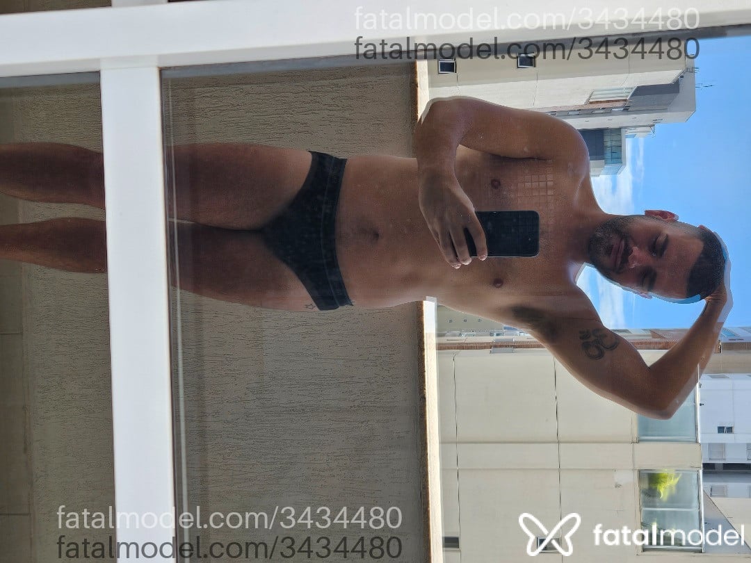 Acompanhante homem com cabelo castanho de olhos castanhos - Joao