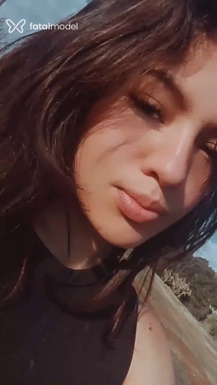 Acompanhante mulher com cabelo castanho de olhos castanhos - Edyvida