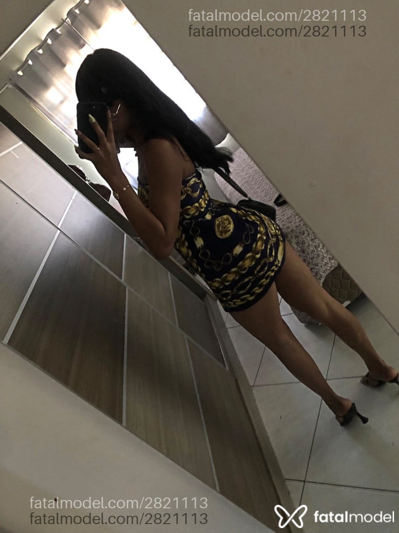 Acompanhante mulher trans morena (o) de olhos verdes - Mência Bby