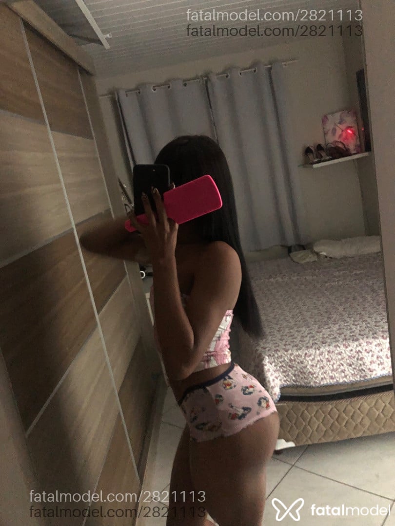 Acompanhante mulher trans morena (o) de olhos verdes - Mência Bby
