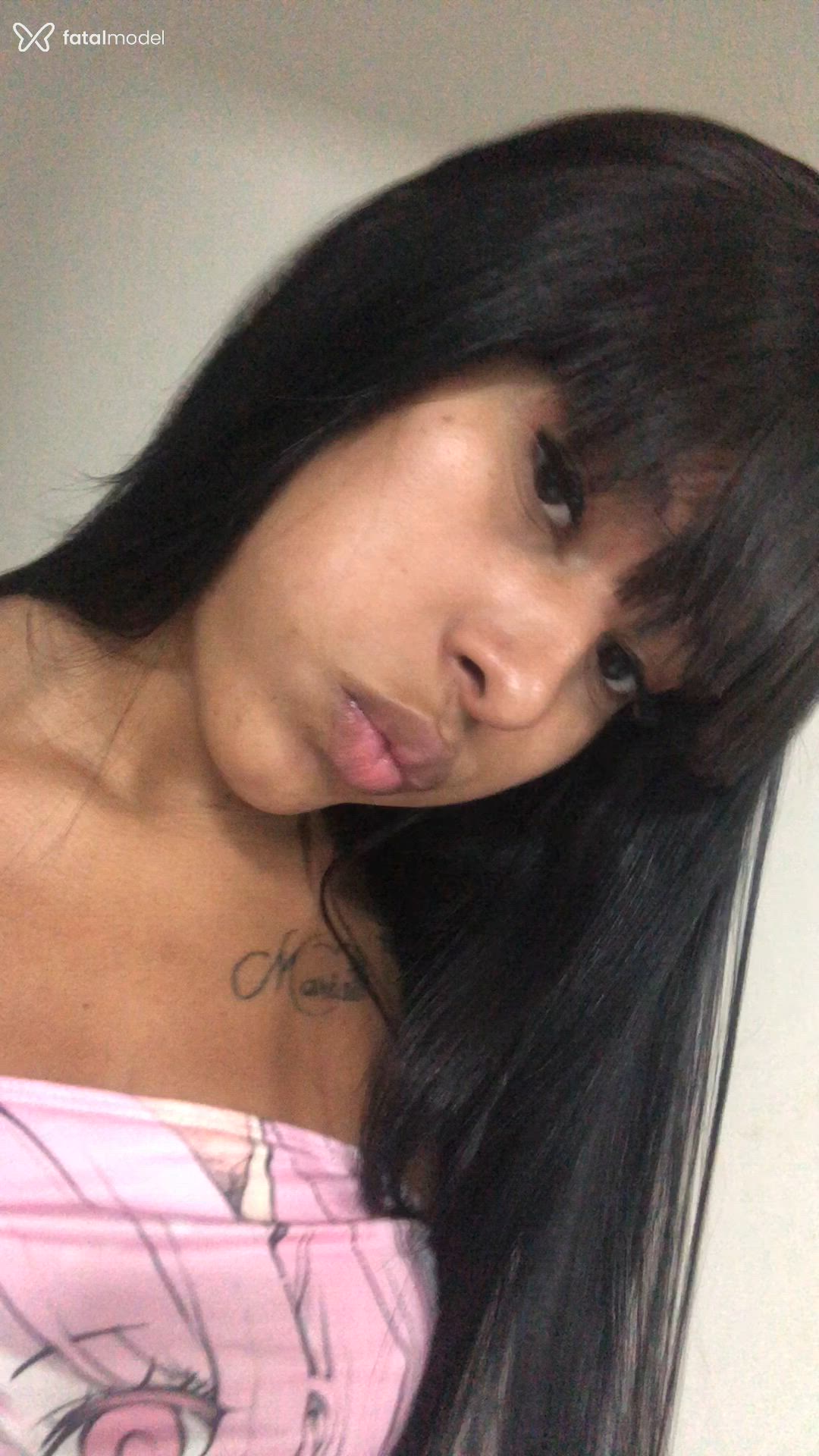 Acompanhante mulher trans morena (o) de olhos verdes - Mência Bby