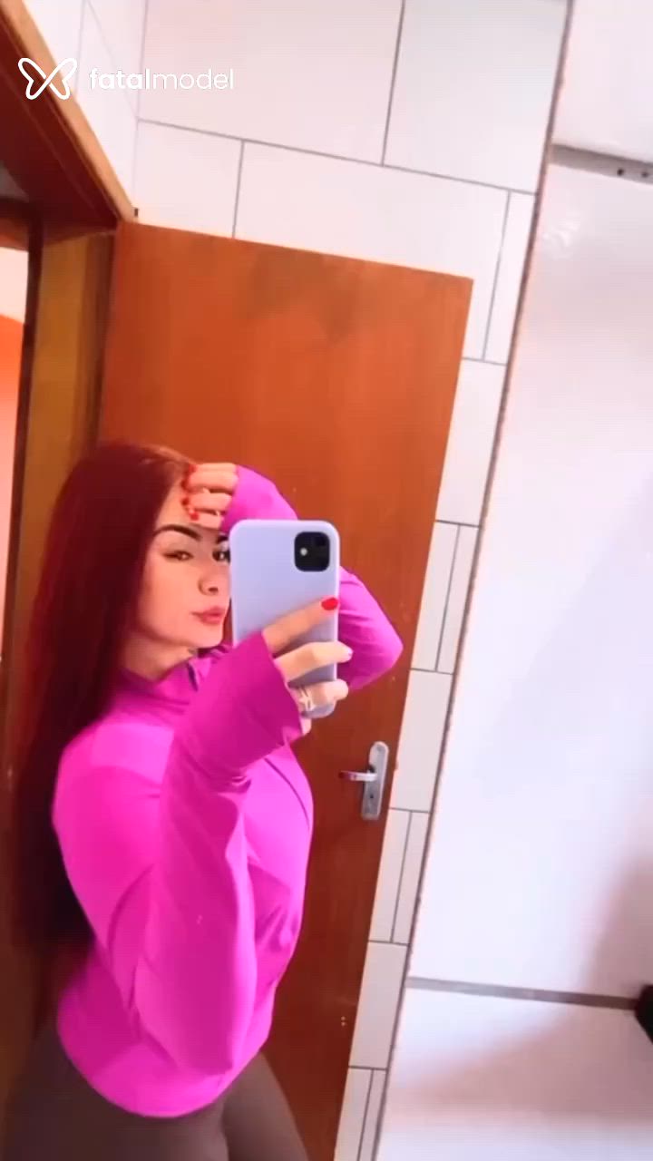 Acompanhante mulher ruiva (o) de olhos castanhos - Larissa Souza