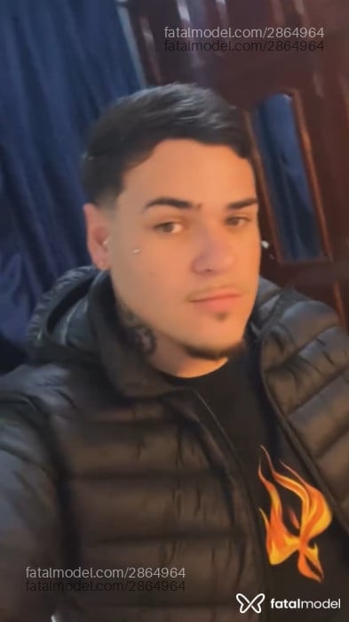 Acompanhante homem com cabelo castanho de olhos castanhos - Lucas