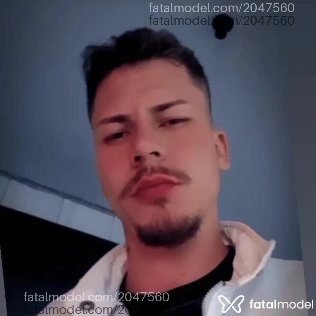 Acompanhante homem com cabelo castanho de olhos castanhos - Cesar manccine
