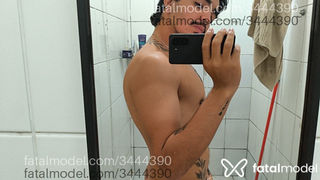 Acompanhante homem morena (o) de olhos castanhos - Pierre