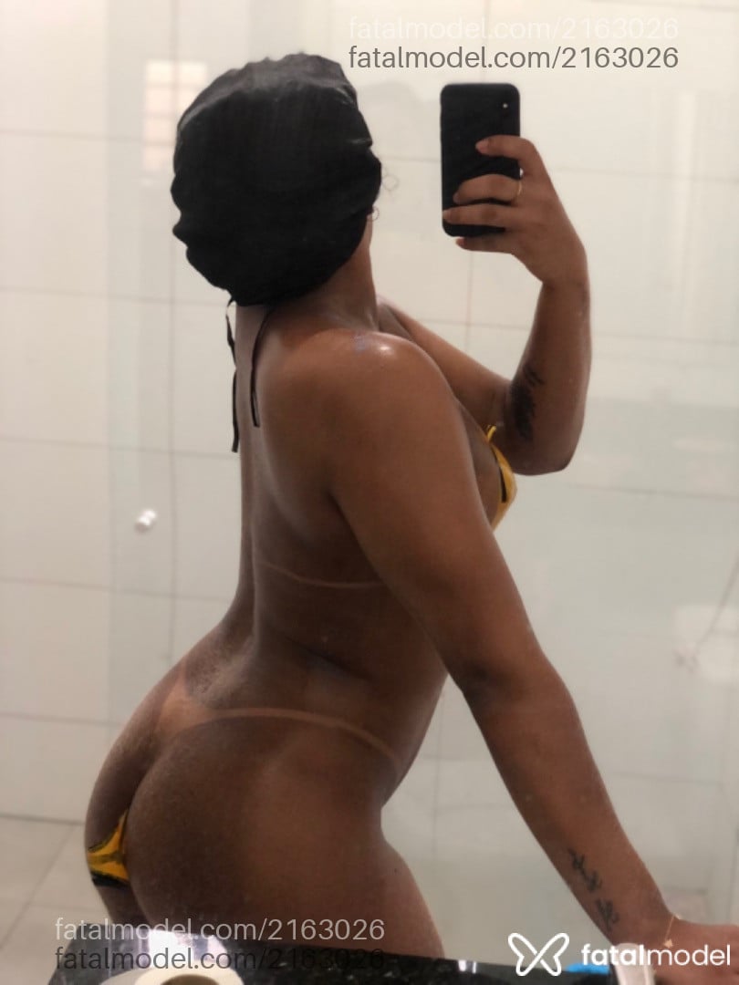 Acompanhante mulher trans com cabelo castanho de olhos castanhos - Raissa Acompanhante mulher trans com cabelo castanho de olhos castanhos - Raissa