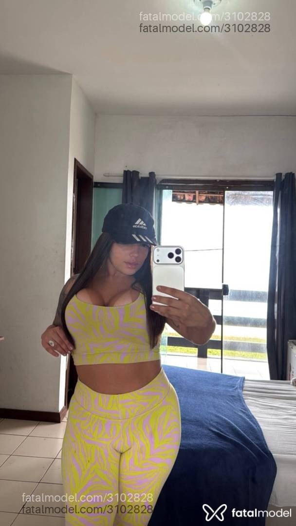 Acompanhante mulher com cabelo castanho de olhos castanhos em Rio das Ostras - Alexia