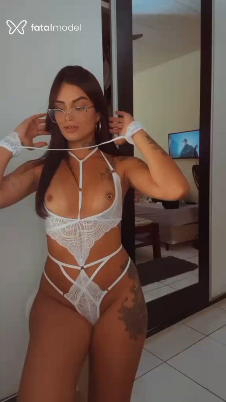 Acompanhante mulher morena (o) de olhos castanhos - Anna