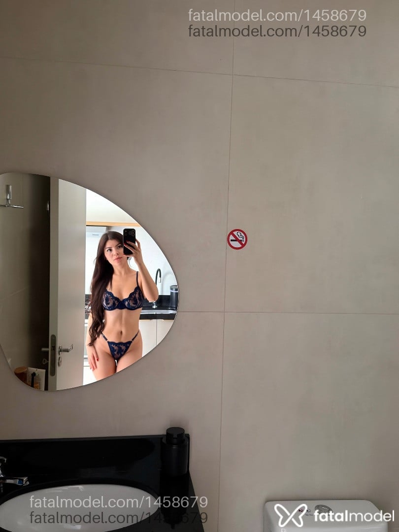 Acompanhante mulher com cabelo castanho de olhos castanhos - Thalita