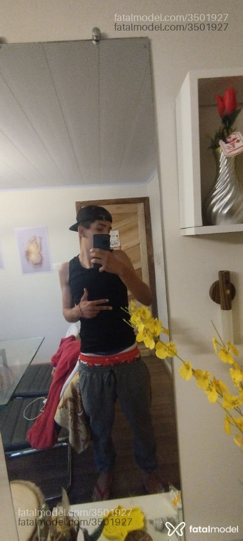 Acompanhante homem com cabelo castanho de olhos castanhos - Nbbganjaboy Acompanhante homem com cabelo castanho de olhos castanhos - Nbbganjaboy