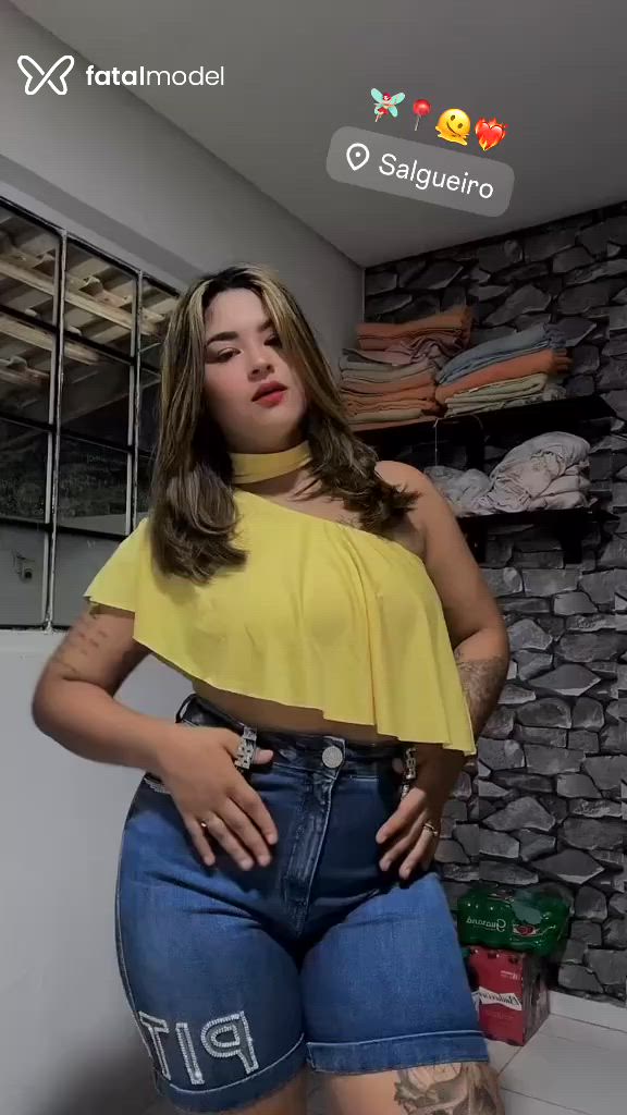 Acompanhante mulher morena (o) de olhos castanhos - Fatinha