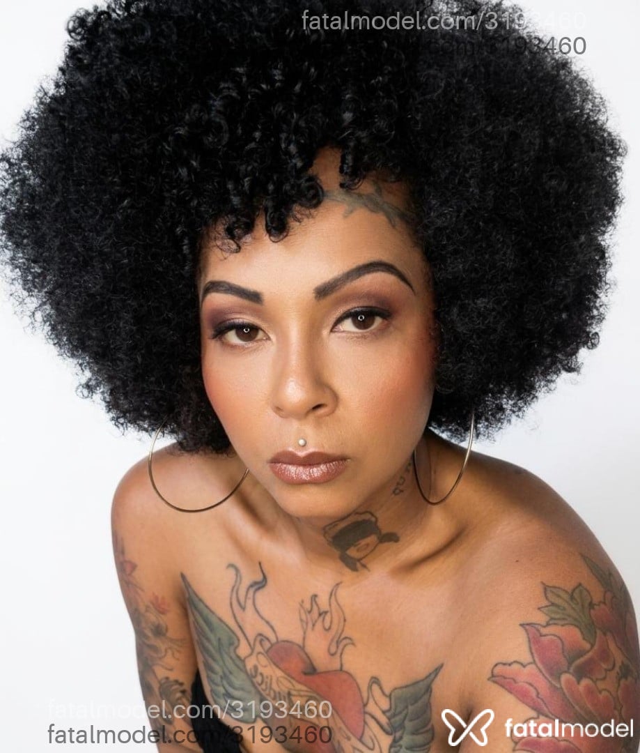 Acompanhante mulher trans morena (o) de olhos castanhos - Casaltrans
