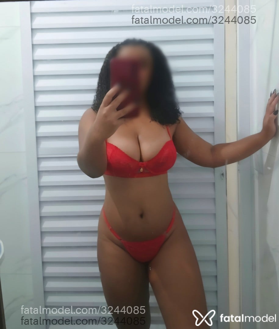 Acompanhante mulher morena (o) de olhos pretos - Betina Menezes Acompanhante mulher morena (o) de olhos pretos - Betina Menezes