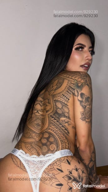 Acompanhante mulher morena (o) de olhos verdes - Luna Cartier Minei