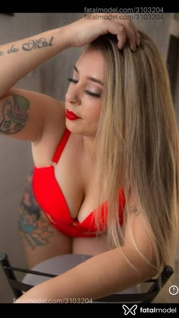 Acompanhante mulher loira (o) de olhos castanhos - Flávia