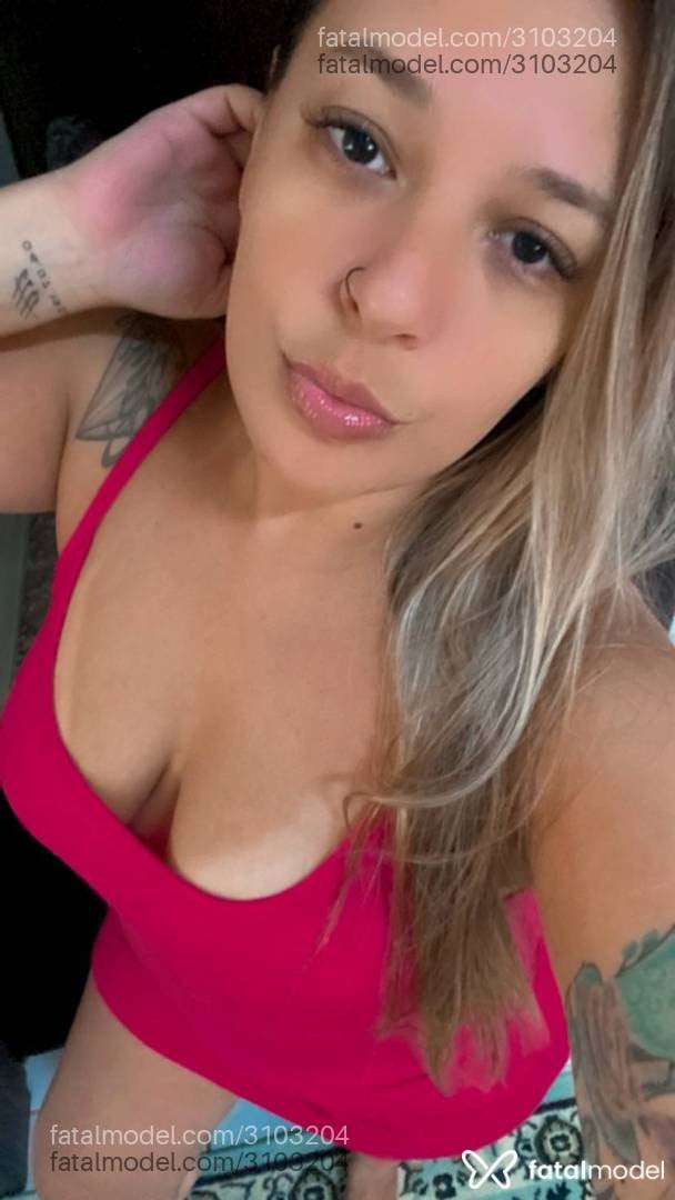 Acompanhante mulher loira (o) de olhos castanhos - Flávia