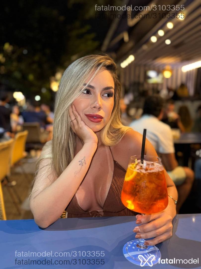 Acompanhante mulher loira (o) de olhos castanhos em Goiânia - Fernanda