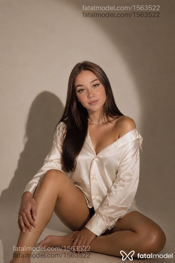 Acompanhante mulher com cabelo castanho de olhos verdes - Milena Alencar