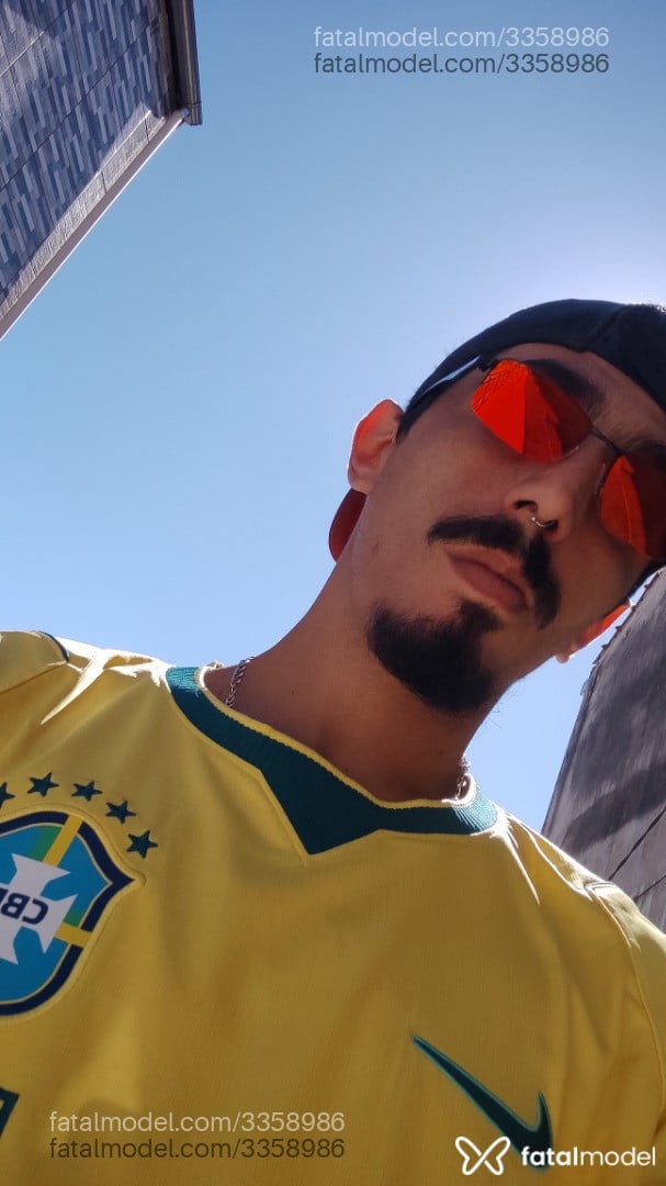 Acompanhante homem com cabelo castanho de olhos castanhos - Phelps Acompanhante homem com cabelo castanho de olhos castanhos - Phelps