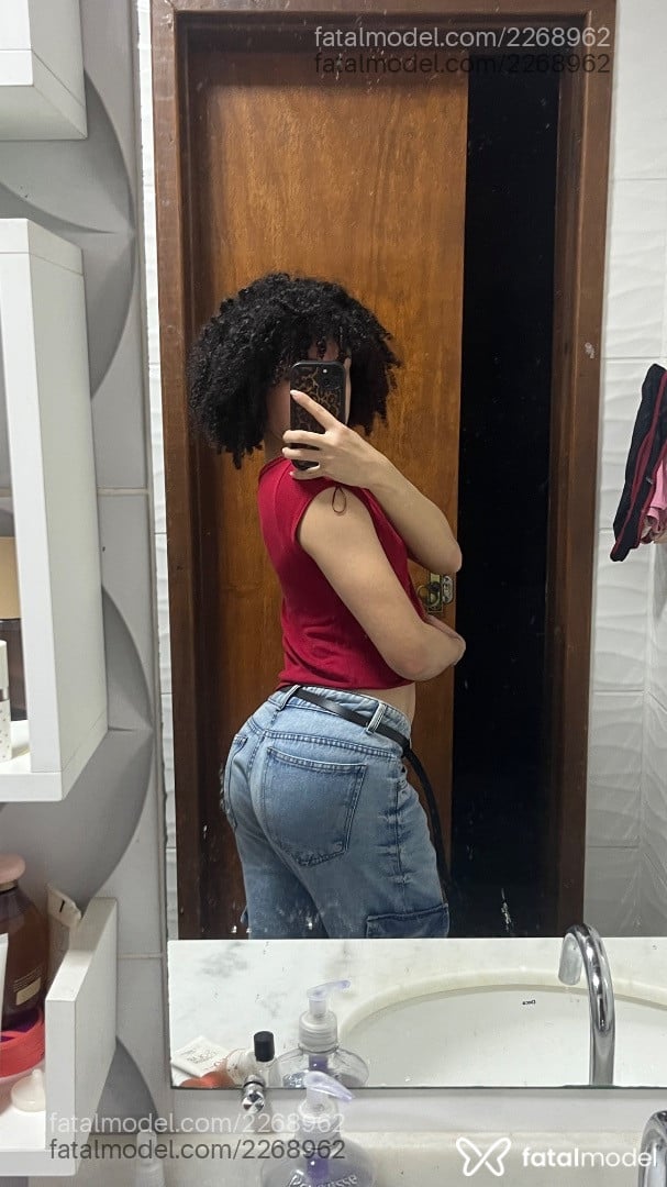 Acompanhante mulher trans morena (o) de olhos castanhos - Nikaa