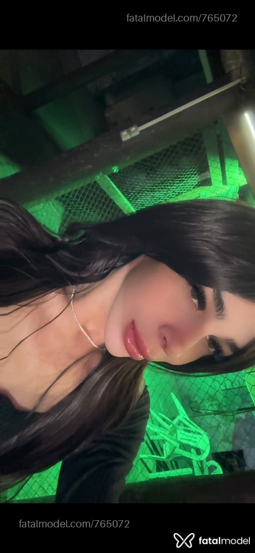 Acompanhante mulher trans morena (o) de olhos mel - Manuuh