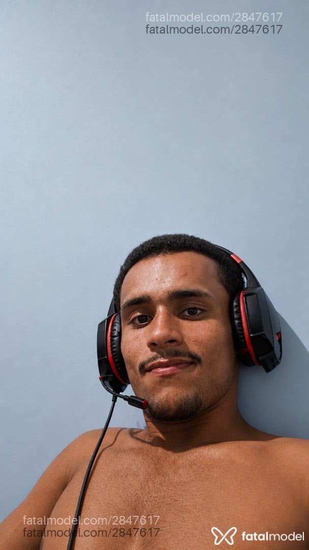 Acompanhante homem morena (o) de olhos pretos - Neguin