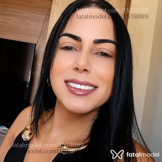 Acompanhante mulher morena (o) de olhos verdes - Babi