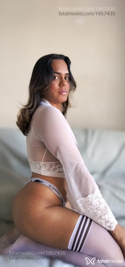 Acompanhante mulher trans loira (o) de olhos pretos - Lavigne Sanches
