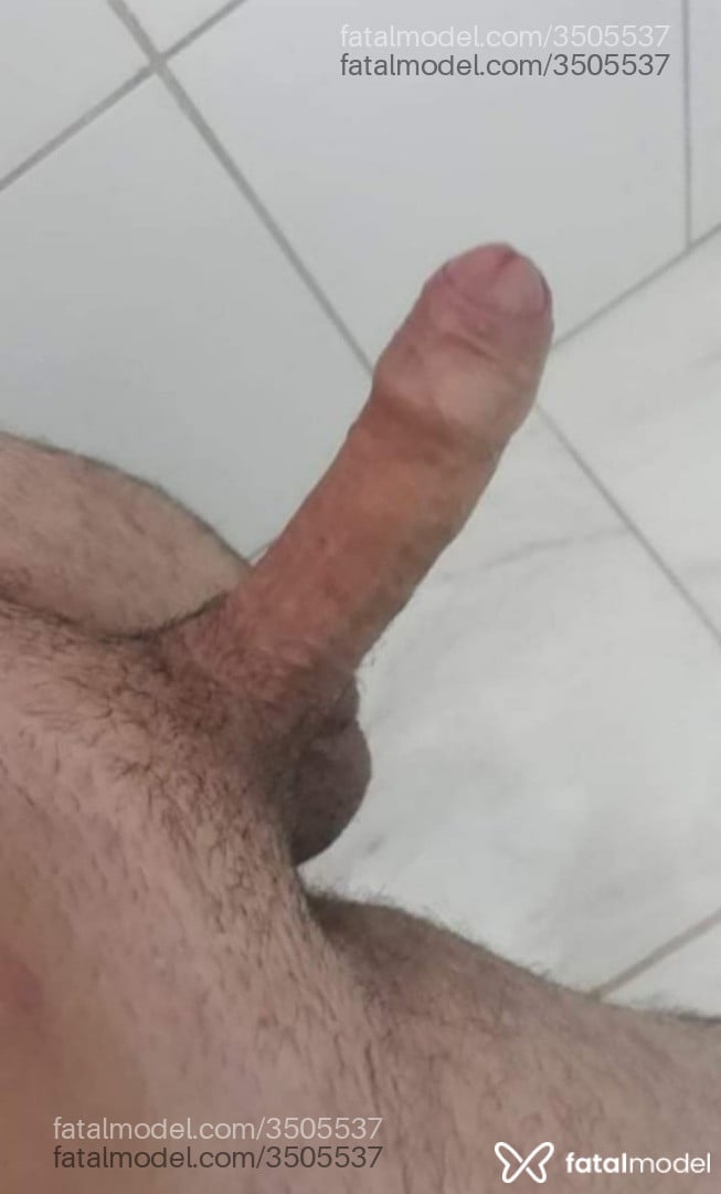 Acompanhante homem com cabelo castanho de olhos verdes - Oliver Freitas Acompanhante homem com cabelo castanho de olhos verdes - Oliver Freitas