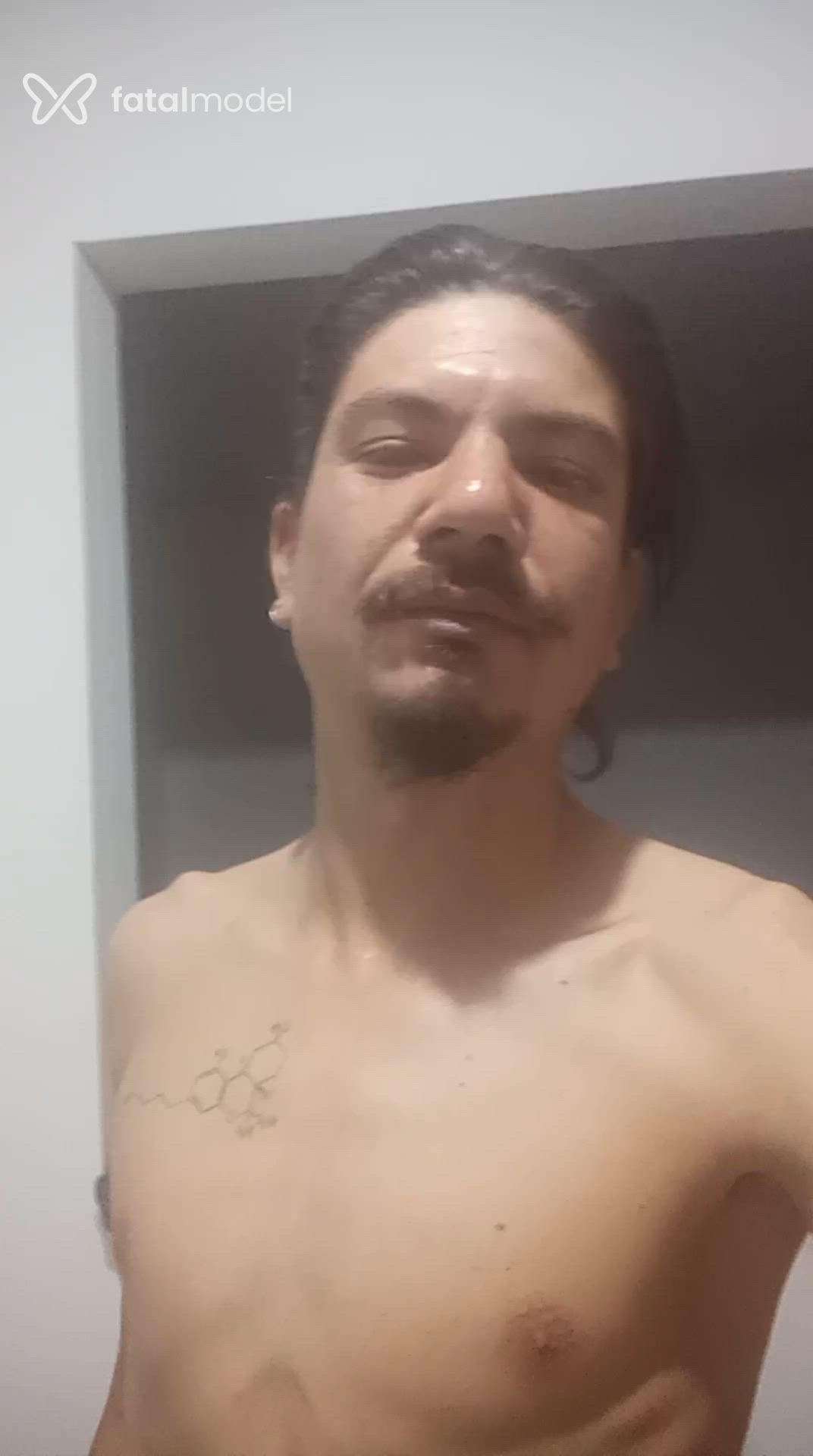 Acompanhante homem com cabelo castanho de olhos castanhos - Jhonny