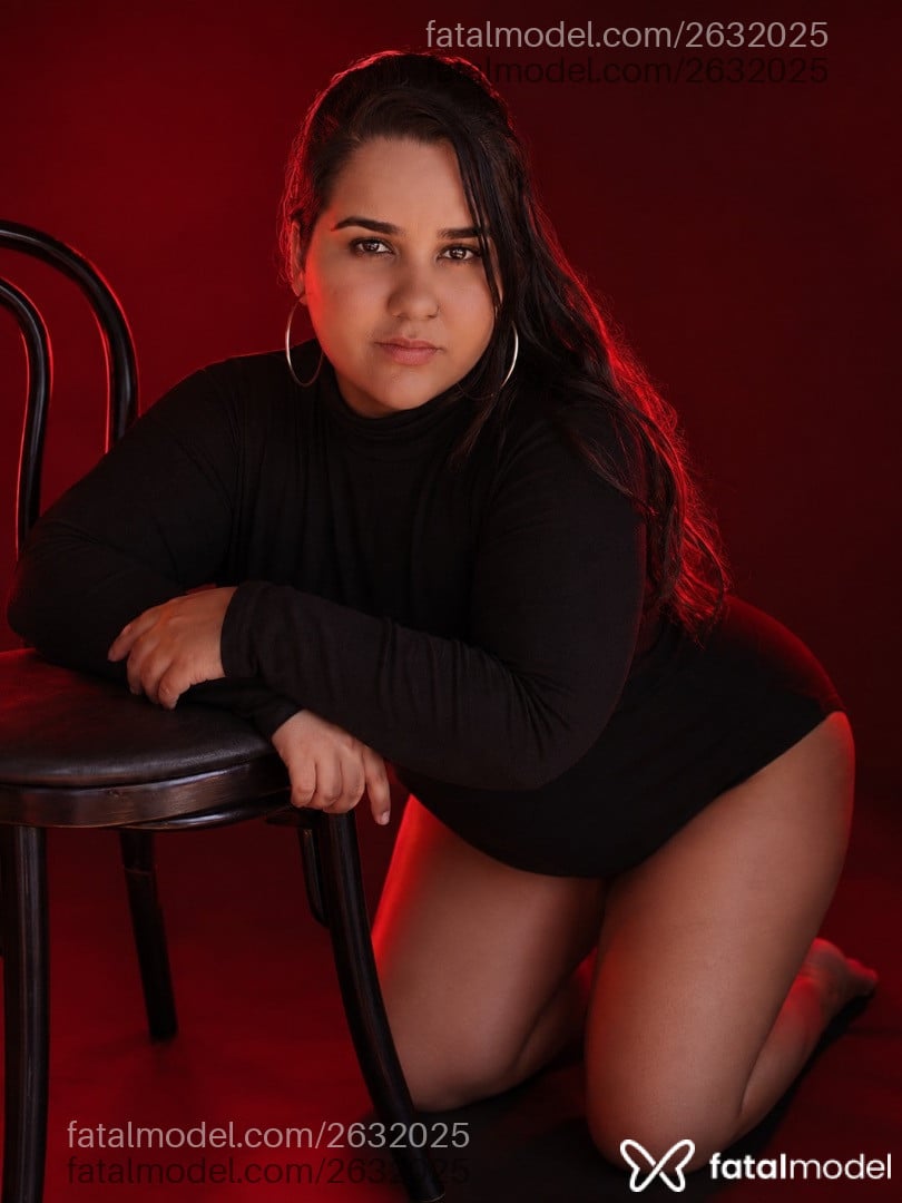 Acompanhante mulher morena (o) de olhos castanhos - Daniela Salazar