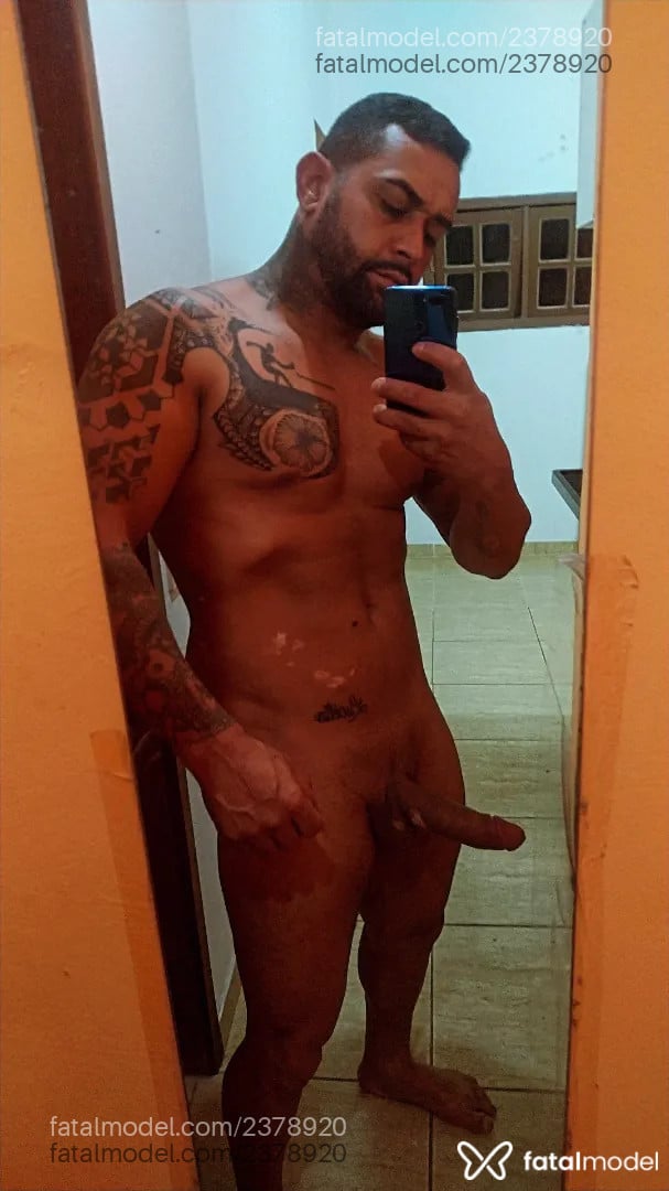 Acompanhante homem morena (o) de olhos castanhos - Dotadooo
