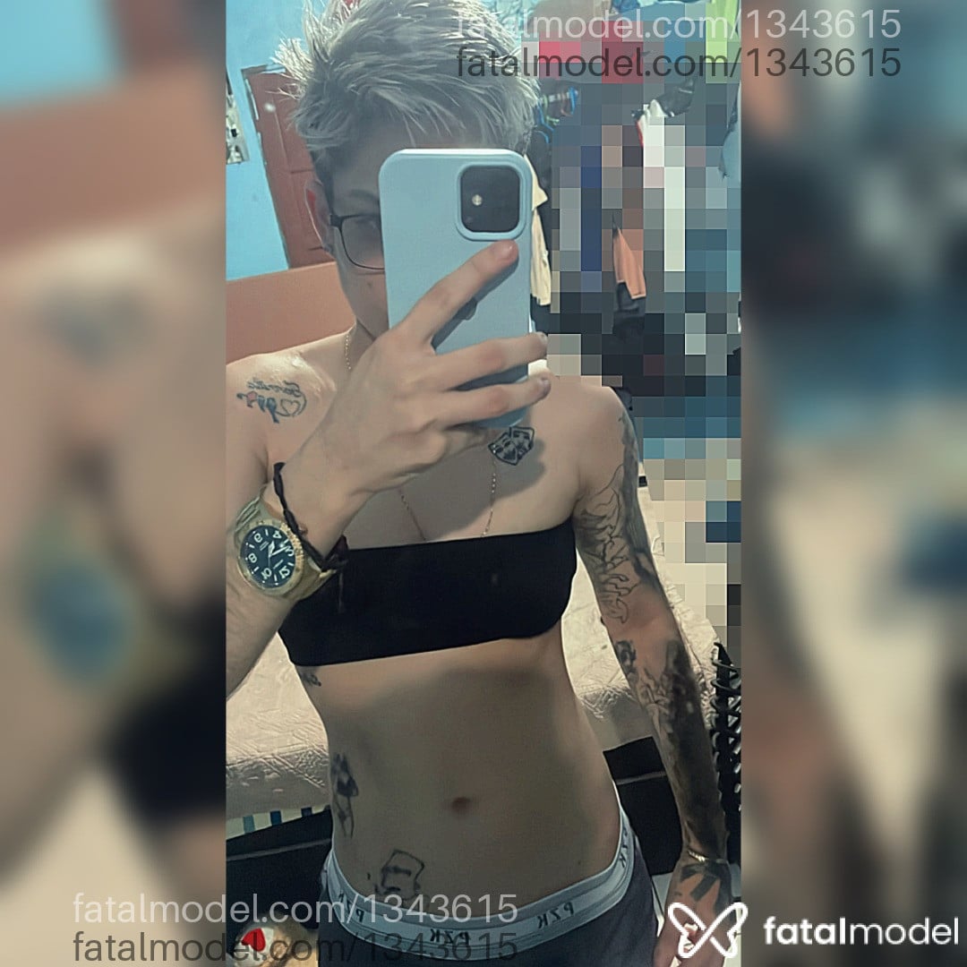 Acompanhante mulher loira (o) de olhos castanhos - Gabriella